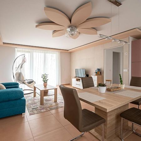 Roze Blue Design Apartments Csopak Eksteriør bilde