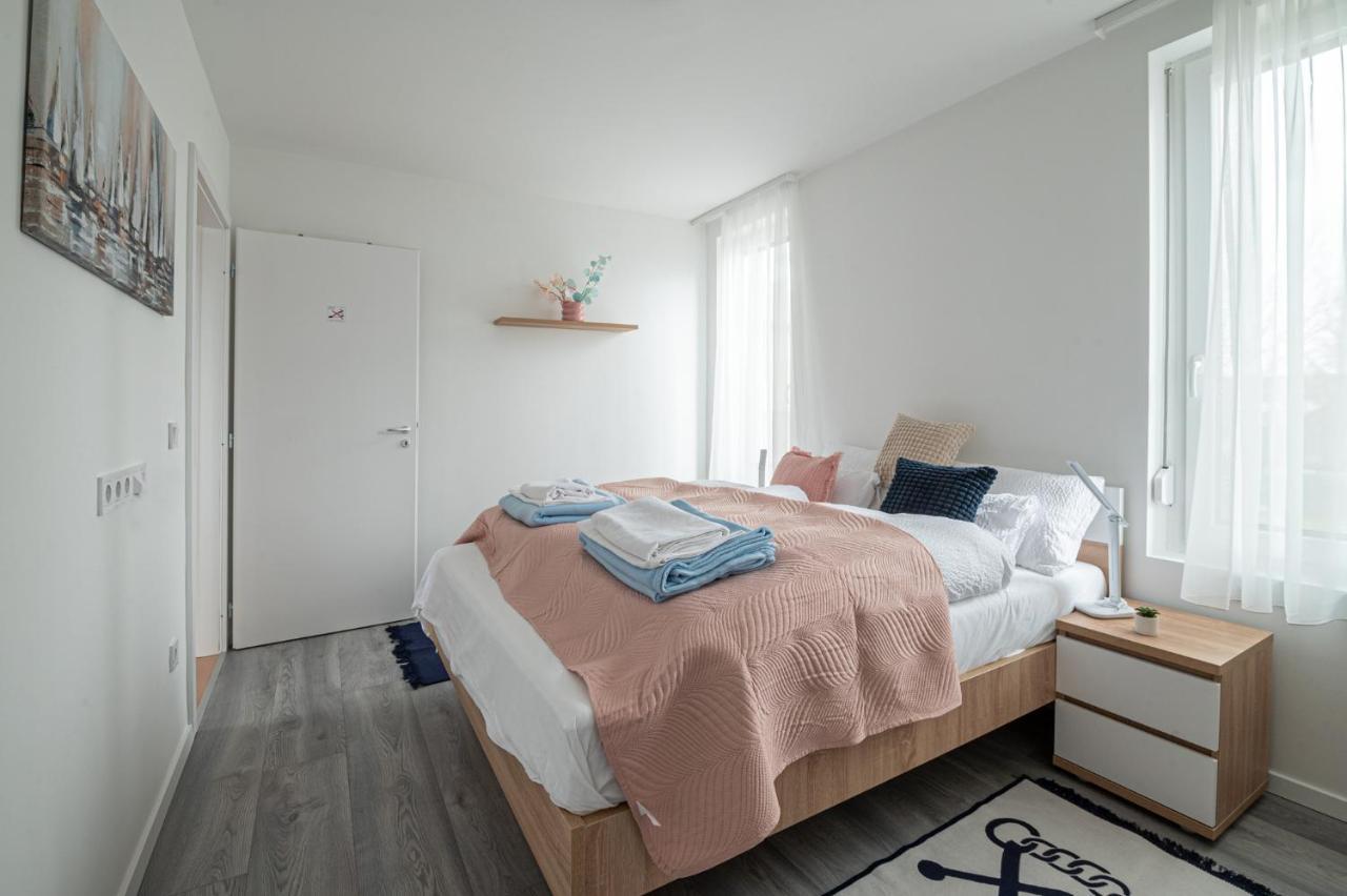 Roze Blue Design Apartments Csopak Eksteriør bilde