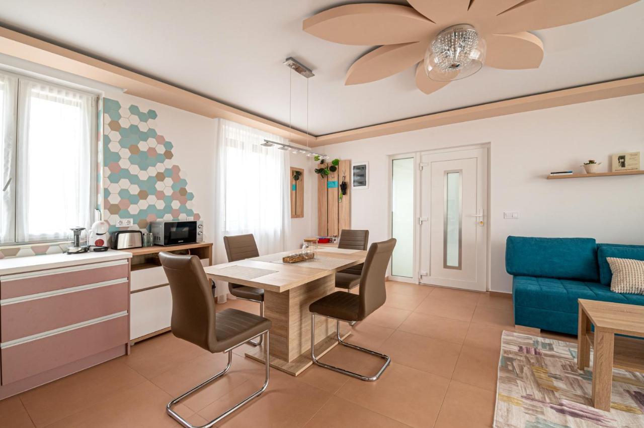 Roze Blue Design Apartments Csopak Eksteriør bilde