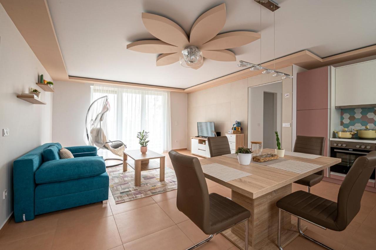 Roze Blue Design Apartments Csopak Eksteriør bilde