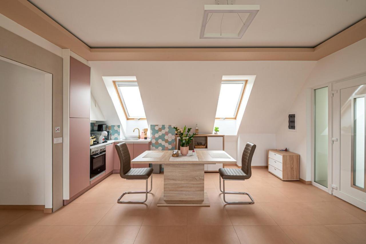 Roze Blue Design Apartments Csopak Eksteriør bilde