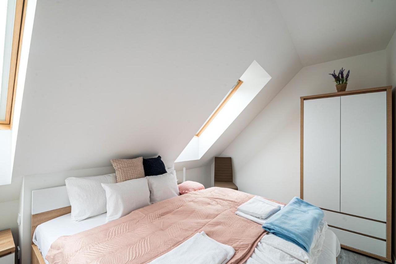 Roze Blue Design Apartments Csopak Eksteriør bilde