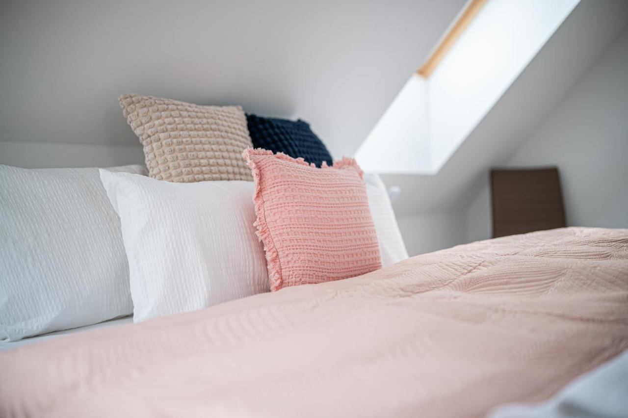 Roze Blue Design Apartments Csopak Eksteriør bilde