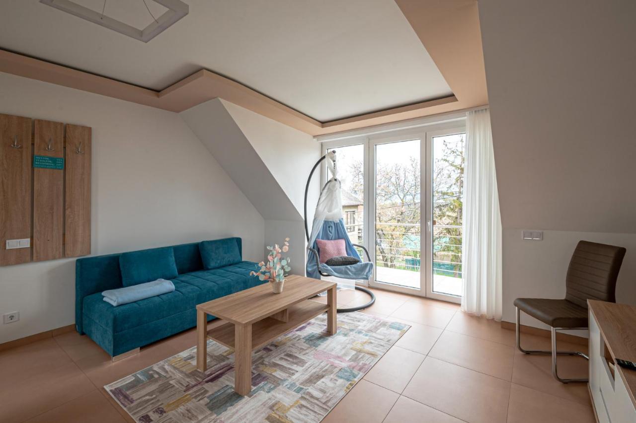 Roze Blue Design Apartments Csopak Eksteriør bilde
