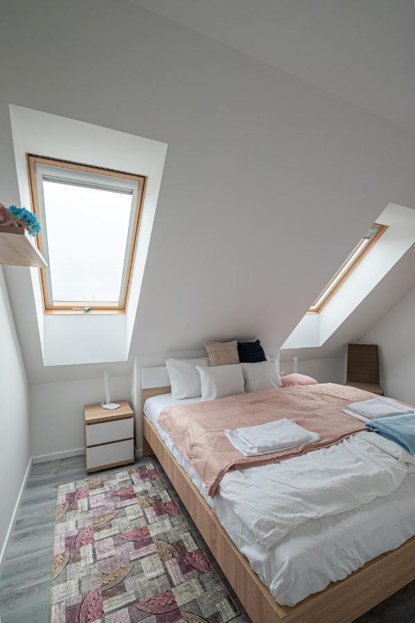 Roze Blue Design Apartments Csopak Eksteriør bilde
