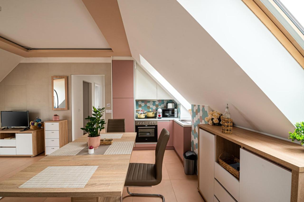 Roze Blue Design Apartments Csopak Eksteriør bilde
