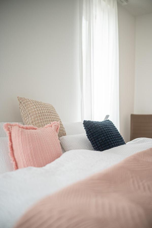 Roze Blue Design Apartments Csopak Eksteriør bilde
