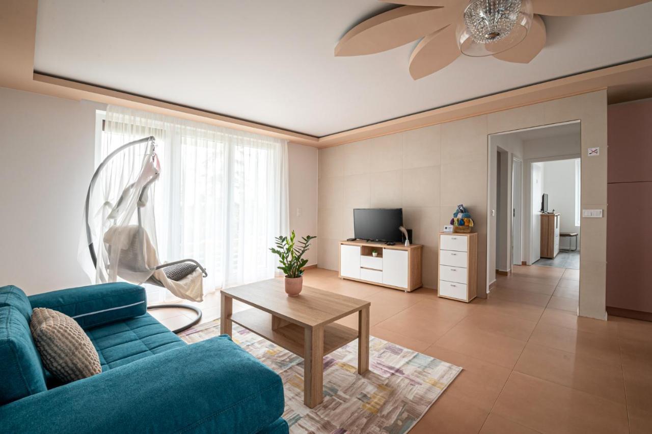 Roze Blue Design Apartments Csopak Eksteriør bilde